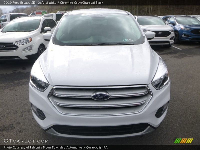 Oxford White / Chromite Gray/Charcoal Black 2019 Ford Escape SE
