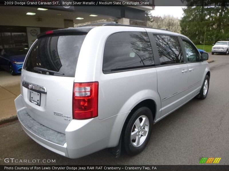 Bright Silver Metallic / Medium Slate Gray/Light Shale 2009 Dodge Grand Caravan SXT