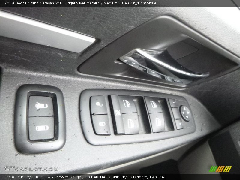 Bright Silver Metallic / Medium Slate Gray/Light Shale 2009 Dodge Grand Caravan SXT