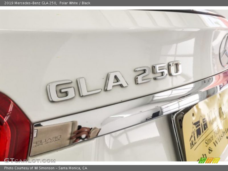 Polar White / Black 2019 Mercedes-Benz GLA 250