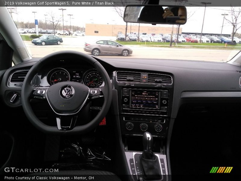 Pure White / Titan Black 2019 Volkswagen Golf SportWagen S