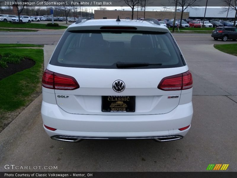 Pure White / Titan Black 2019 Volkswagen Golf SportWagen S