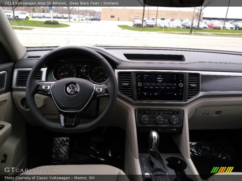 Deep Black Pearl / Shetland 2019 Volkswagen Atlas SE 4Motion