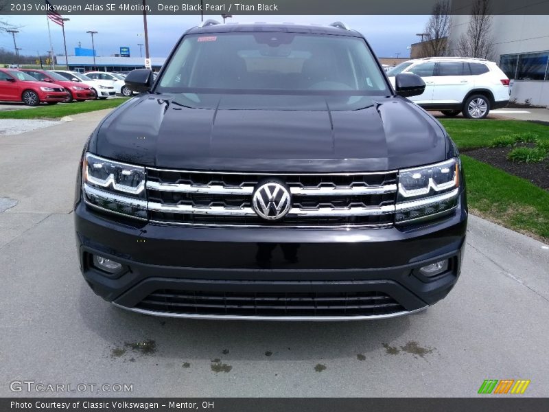 Deep Black Pearl / Titan Black 2019 Volkswagen Atlas SE 4Motion