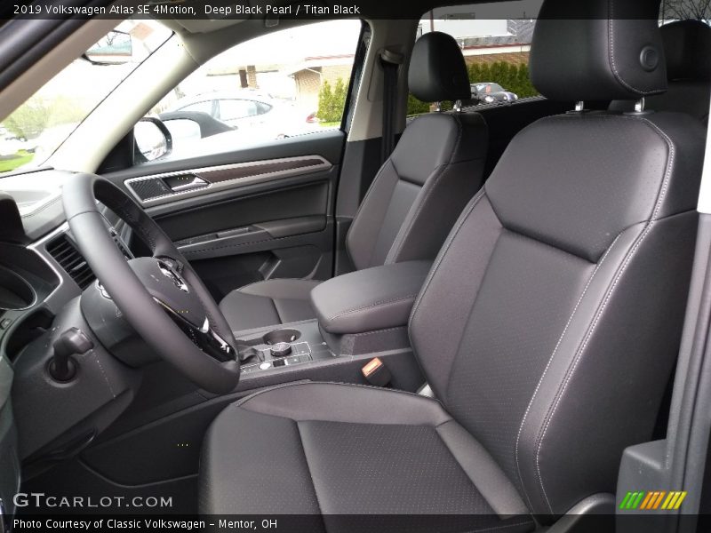 Deep Black Pearl / Titan Black 2019 Volkswagen Atlas SE 4Motion