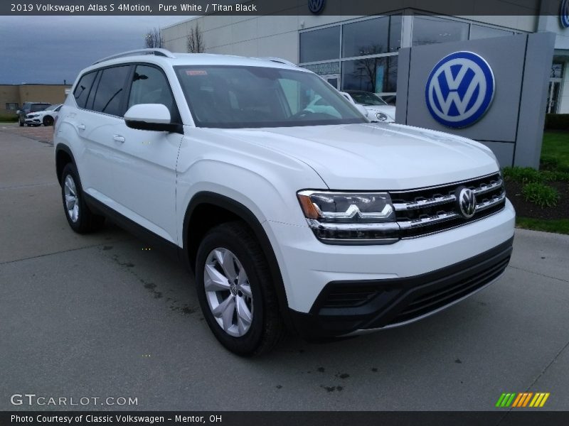 Pure White / Titan Black 2019 Volkswagen Atlas S 4Motion