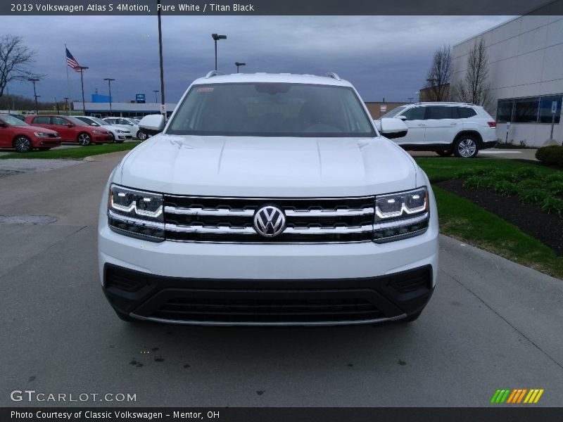 Pure White / Titan Black 2019 Volkswagen Atlas S 4Motion