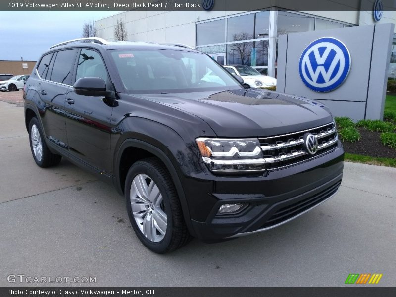 Deep Black Pearl / Titan Black 2019 Volkswagen Atlas SE 4Motion