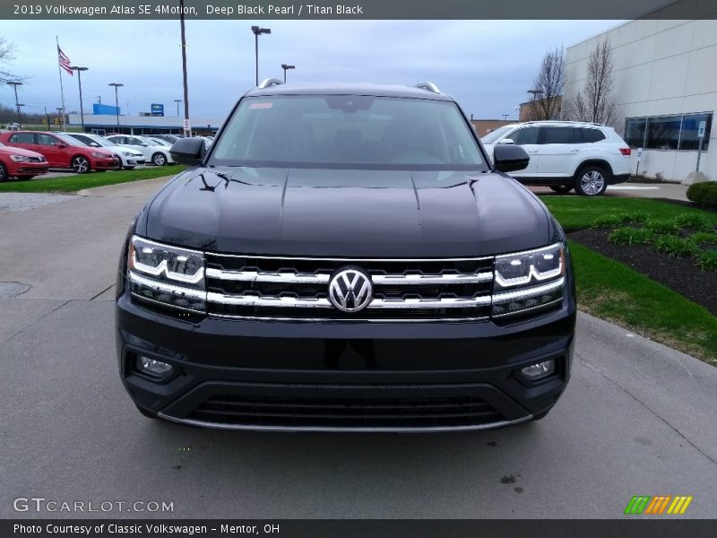 Deep Black Pearl / Titan Black 2019 Volkswagen Atlas SE 4Motion