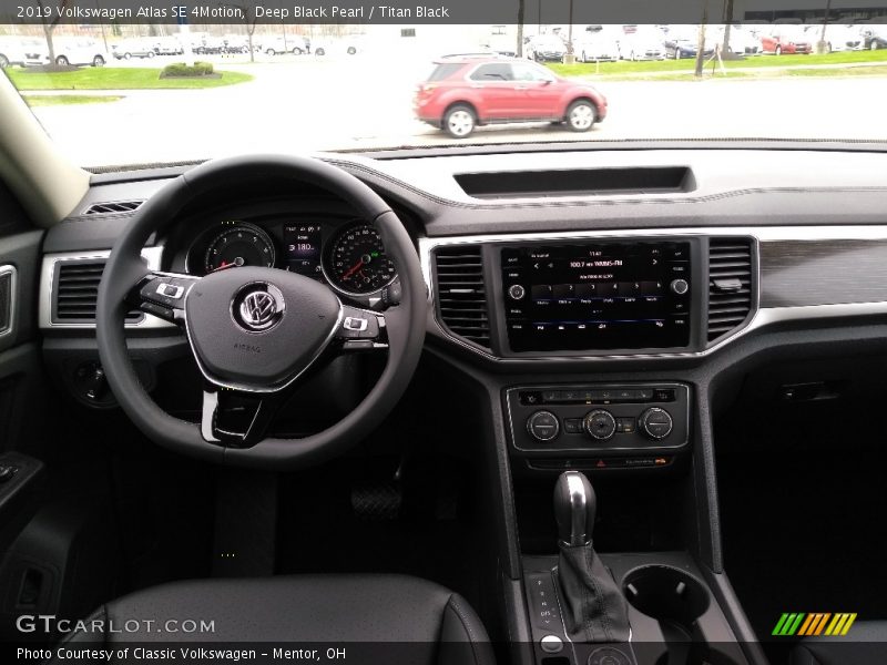 Deep Black Pearl / Titan Black 2019 Volkswagen Atlas SE 4Motion