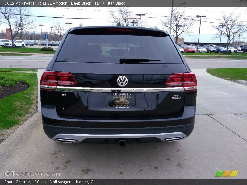 Deep Black Pearl / Titan Black 2019 Volkswagen Atlas SE 4Motion