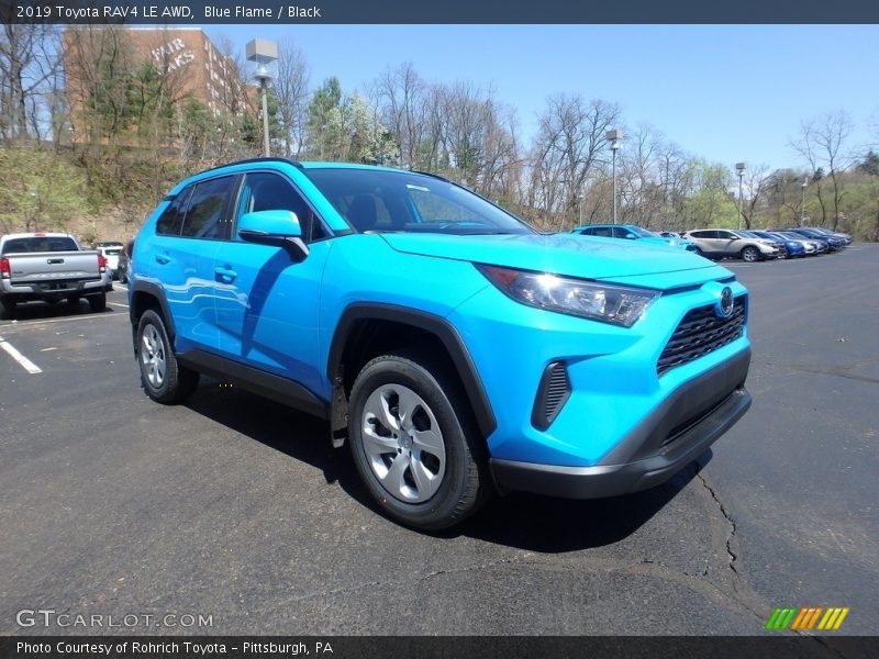Front 3/4 View of 2019 RAV4 LE AWD