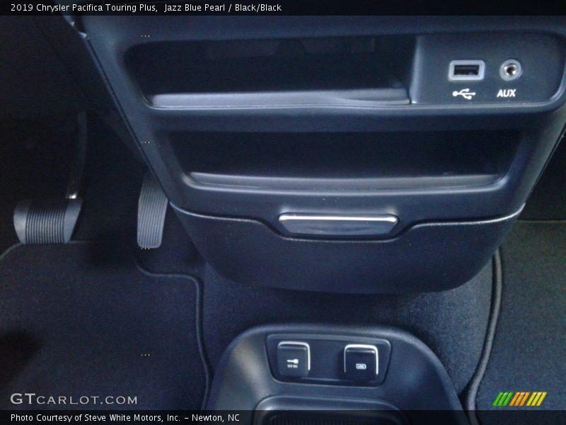Jazz Blue Pearl / Black/Black 2019 Chrysler Pacifica Touring Plus