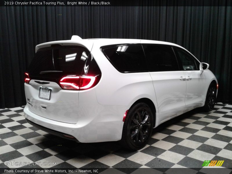 Bright White / Black/Black 2019 Chrysler Pacifica Touring Plus
