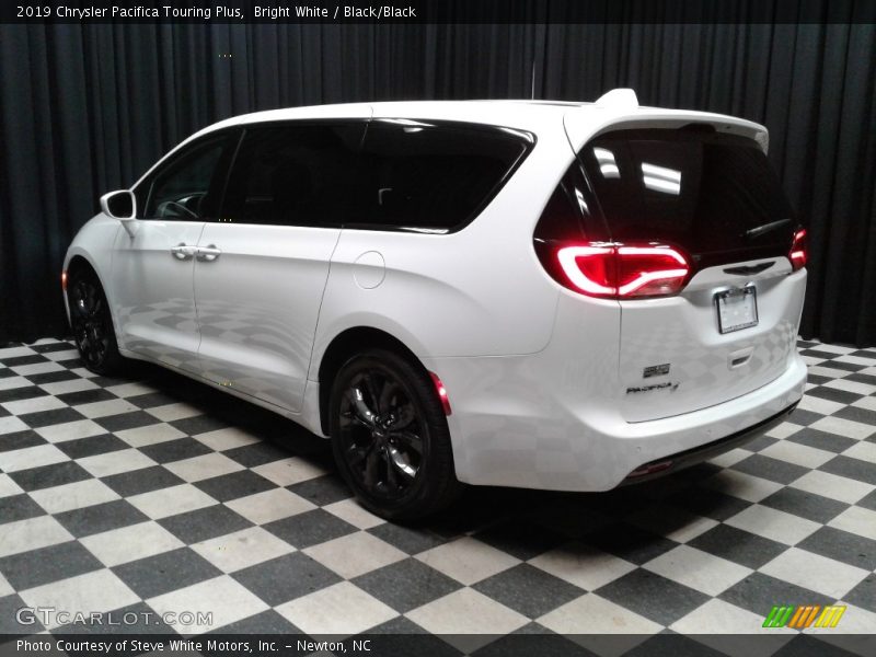Bright White / Black/Black 2019 Chrysler Pacifica Touring Plus
