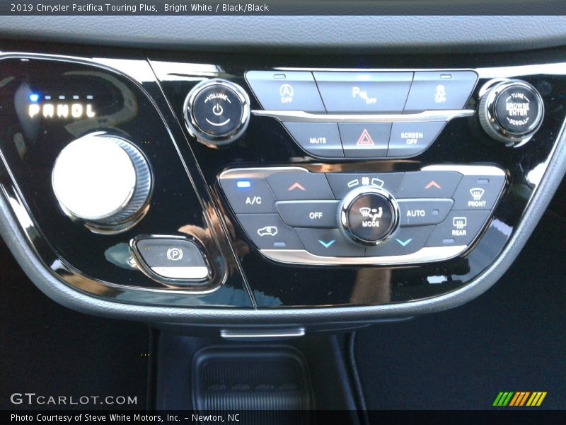 Bright White / Black/Black 2019 Chrysler Pacifica Touring Plus