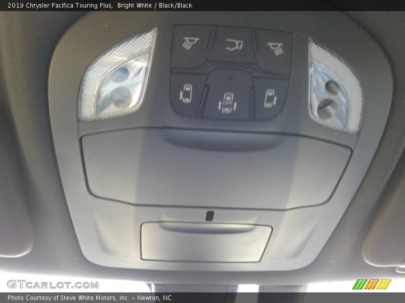 Bright White / Black/Black 2019 Chrysler Pacifica Touring Plus