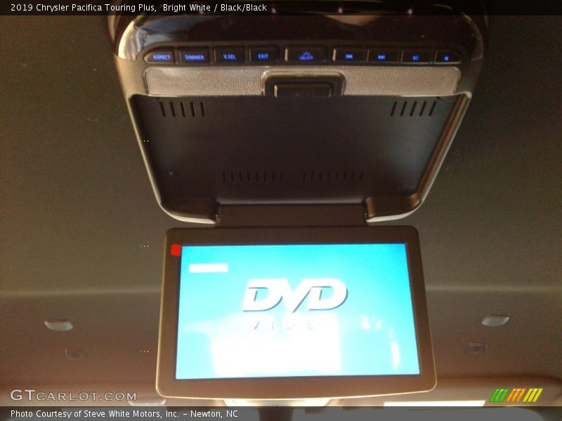 Bright White / Black/Black 2019 Chrysler Pacifica Touring Plus