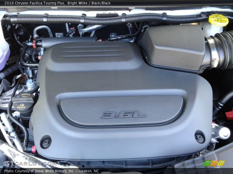 Bright White / Black/Black 2019 Chrysler Pacifica Touring Plus