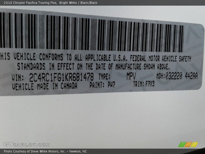 Bright White / Black/Black 2019 Chrysler Pacifica Touring Plus