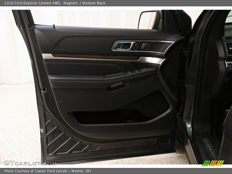 Magnetic / Medium Black 2019 Ford Explorer Limited 4WD
