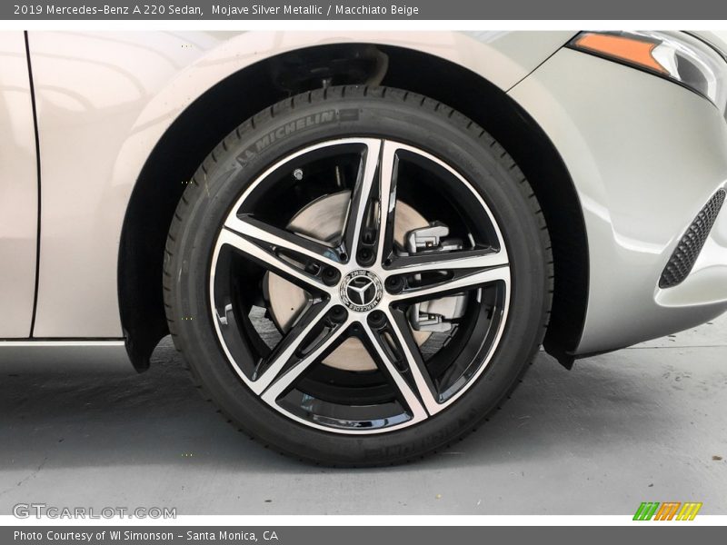 Mojave Silver Metallic / Macchiato Beige 2019 Mercedes-Benz A 220 Sedan