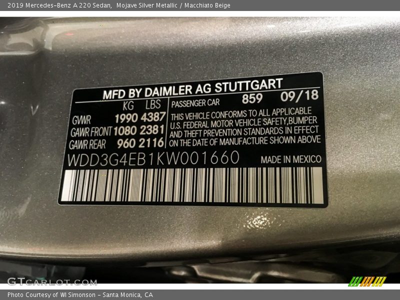Mojave Silver Metallic / Macchiato Beige 2019 Mercedes-Benz A 220 Sedan