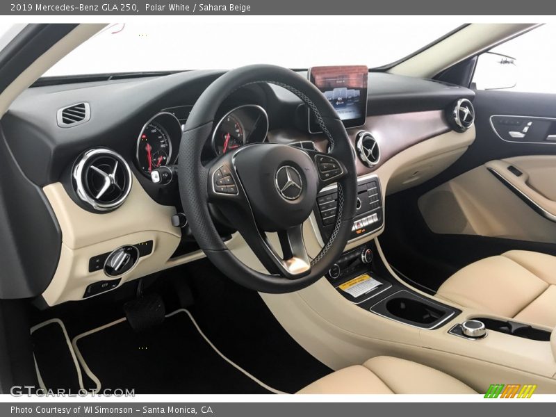 Polar White / Sahara Beige 2019 Mercedes-Benz GLA 250