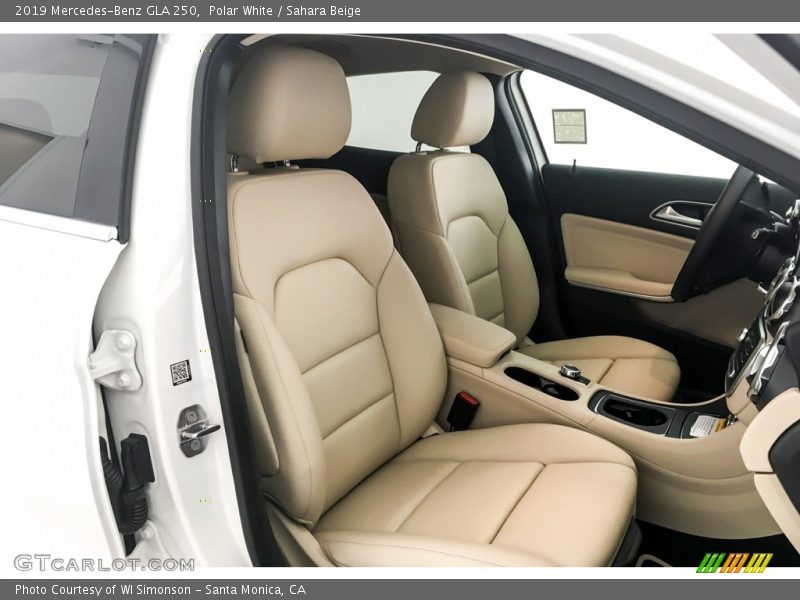 Polar White / Sahara Beige 2019 Mercedes-Benz GLA 250