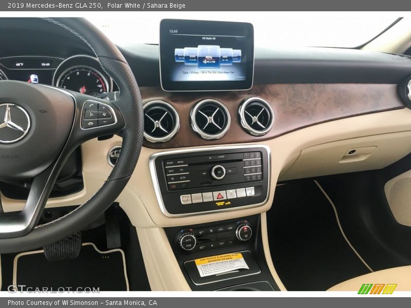 Polar White / Sahara Beige 2019 Mercedes-Benz GLA 250