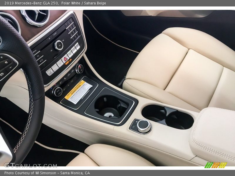 Polar White / Sahara Beige 2019 Mercedes-Benz GLA 250