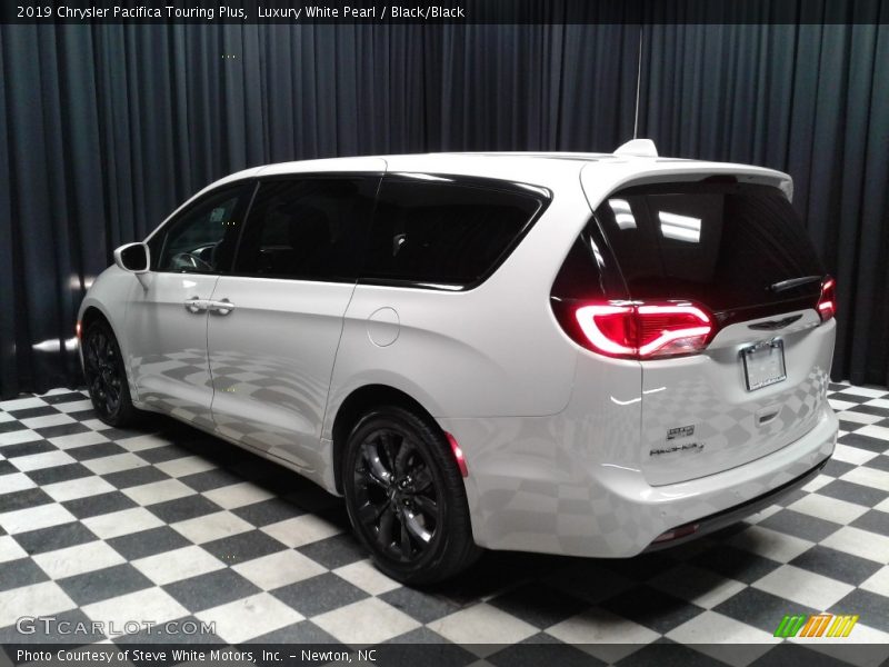 Luxury White Pearl / Black/Black 2019 Chrysler Pacifica Touring Plus