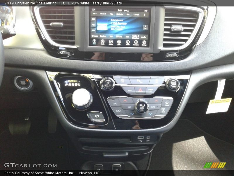 Luxury White Pearl / Black/Black 2019 Chrysler Pacifica Touring Plus
