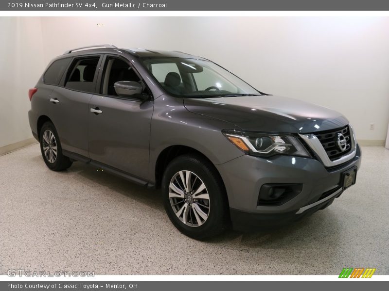 Front 3/4 View of 2019 Pathfinder SV 4x4