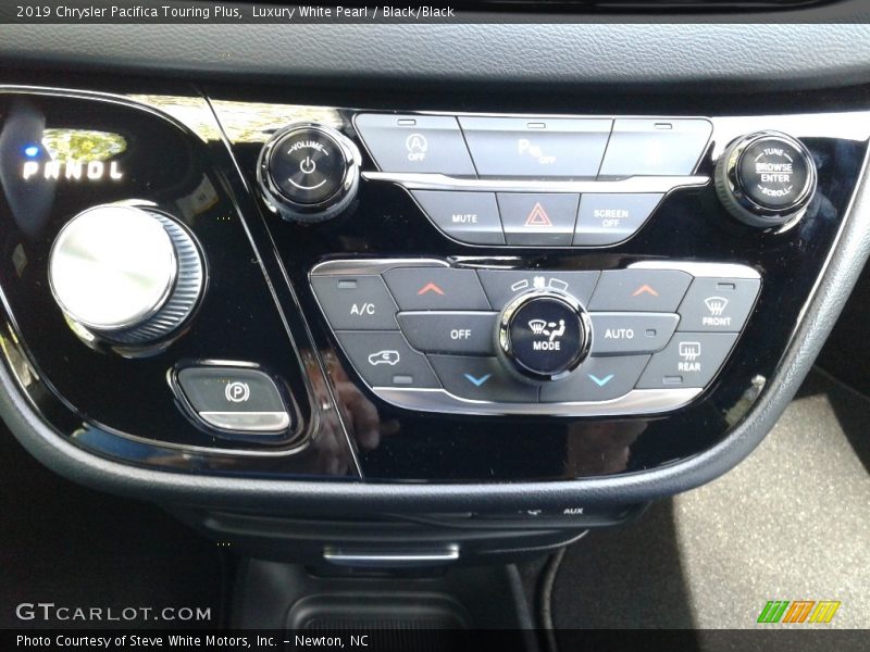 Luxury White Pearl / Black/Black 2019 Chrysler Pacifica Touring Plus