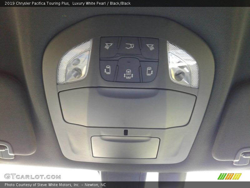 Luxury White Pearl / Black/Black 2019 Chrysler Pacifica Touring Plus