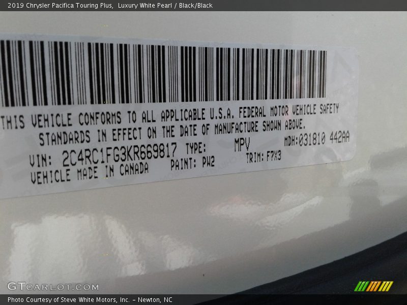 Luxury White Pearl / Black/Black 2019 Chrysler Pacifica Touring Plus