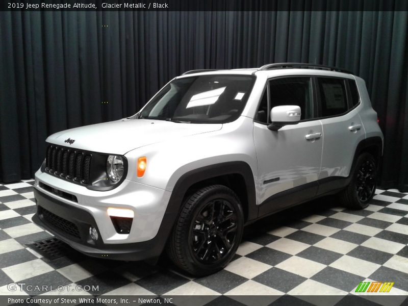 Front 3/4 View of 2019 Renegade Altitude