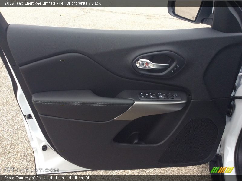 Bright White / Black 2019 Jeep Cherokee Limited 4x4