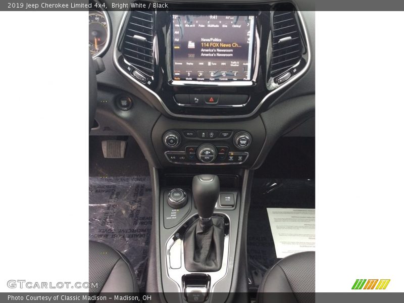 Bright White / Black 2019 Jeep Cherokee Limited 4x4