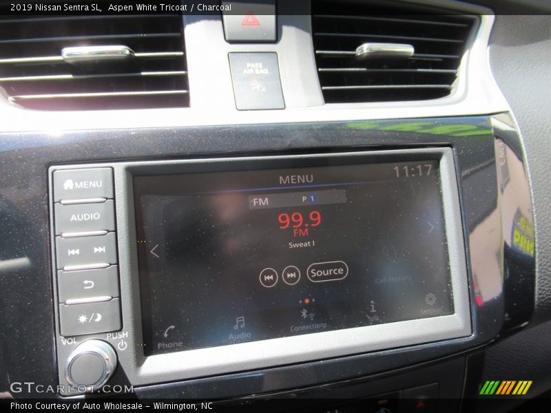 Aspen White Tricoat / Charcoal 2019 Nissan Sentra SL