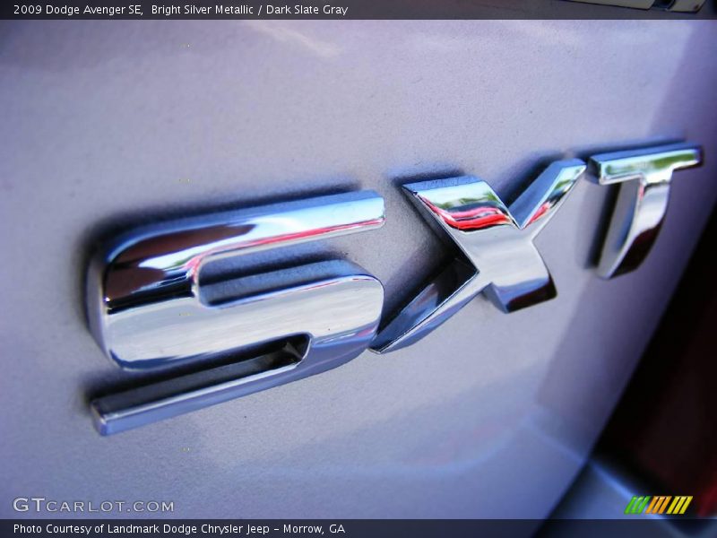 Bright Silver Metallic / Dark Slate Gray 2009 Dodge Avenger SE