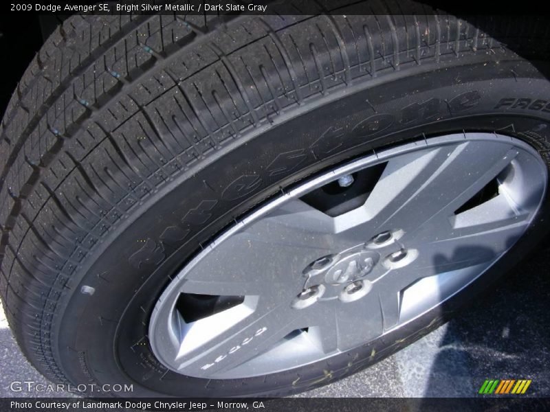 Bright Silver Metallic / Dark Slate Gray 2009 Dodge Avenger SE