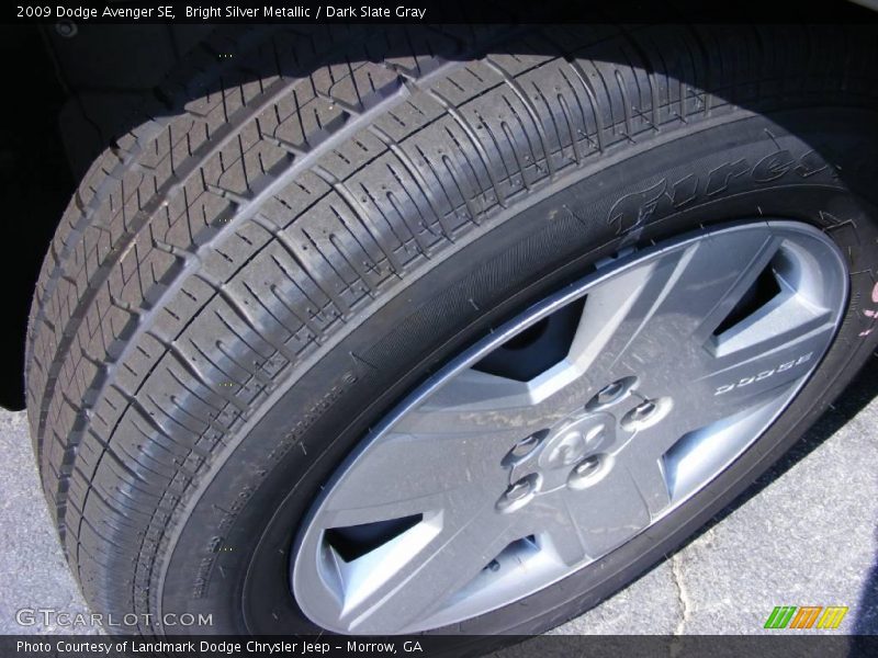 Bright Silver Metallic / Dark Slate Gray 2009 Dodge Avenger SE