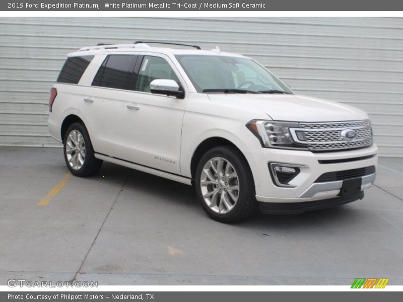 Front 3/4 View of 2019 Expedition Platinum