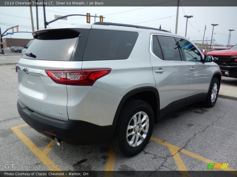 Silver Ice Metallic / Jet Black 2019 Chevrolet Traverse LT