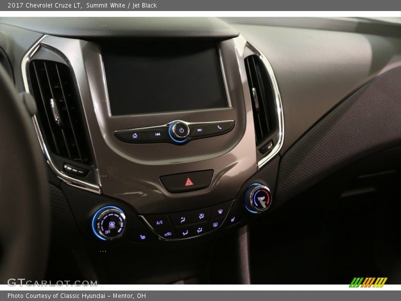 Summit White / Jet Black 2017 Chevrolet Cruze LT
