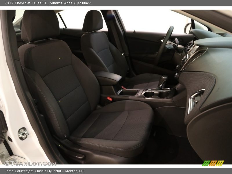 Summit White / Jet Black 2017 Chevrolet Cruze LT