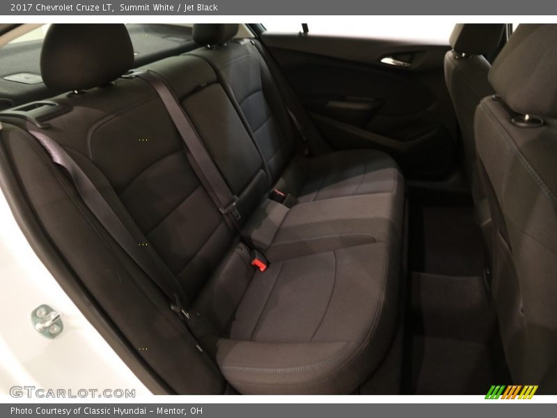 Summit White / Jet Black 2017 Chevrolet Cruze LT