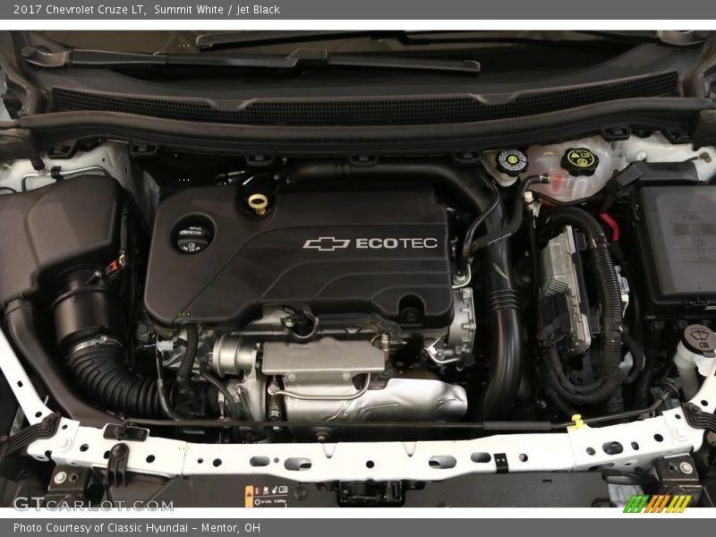 Summit White / Jet Black 2017 Chevrolet Cruze LT